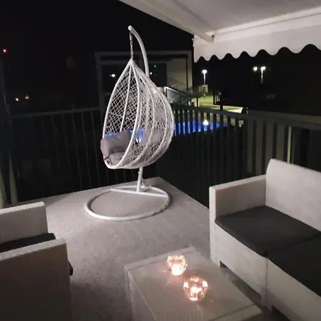 Glamour 10b- Premium Z Basenem Apartment