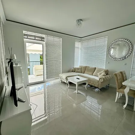 Glamour 10b- Premium Z Basenem Appartement *