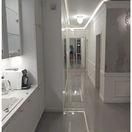 Glamour 10b- Premium Z Basenem Lukecin