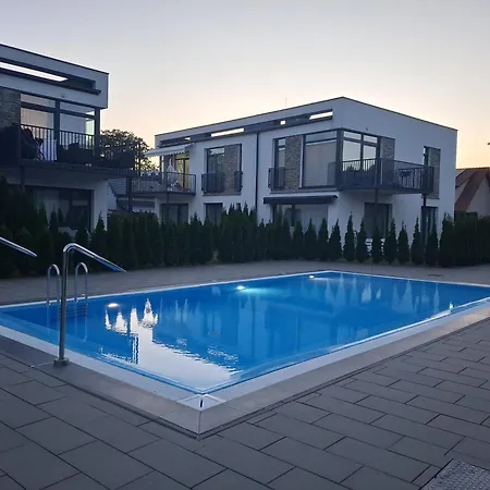 Glamour 10b- Premium Z Basenem *