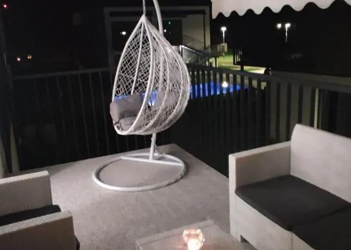 Glamour 10b- Premium Z Basenem Appartement